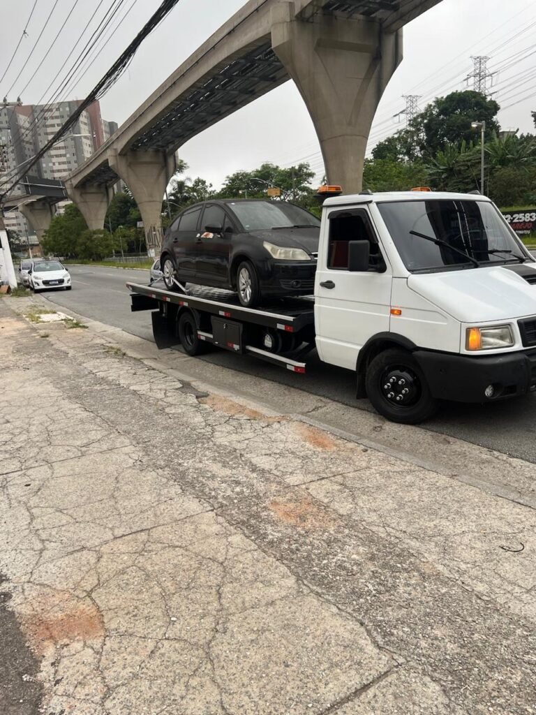 Reboque de veículos leves e utilitários Socorro mecânico emergencial Transporte de motos e caminhões Assistência veicular em rodovias e áreas urbanas